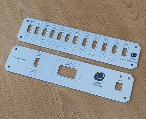 Digitaldruck auf Frontplatten.